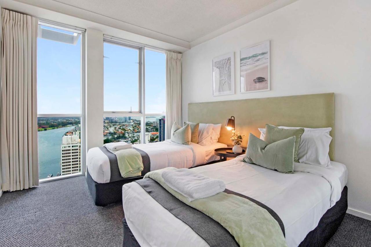 Self Contained At Chevron Renaissance - Privately Managed - Wow Apartment