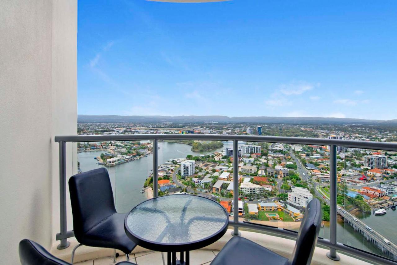 Self Contained At Chevron Renaissance - Privately Managed - Wow