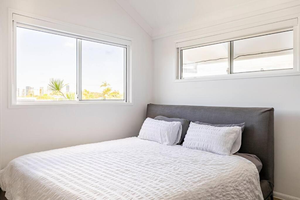 Holiday home Chic Coastal Waterside Stunner!