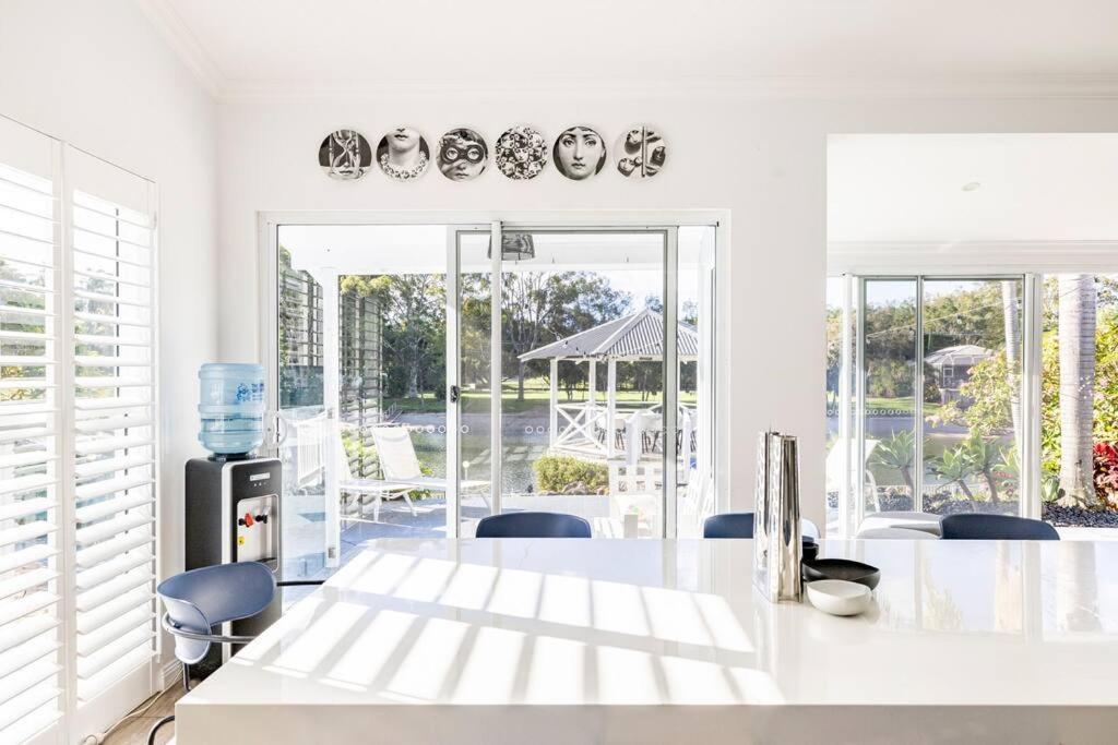 Chic Coastal Waterside Stunner! Gold Coast