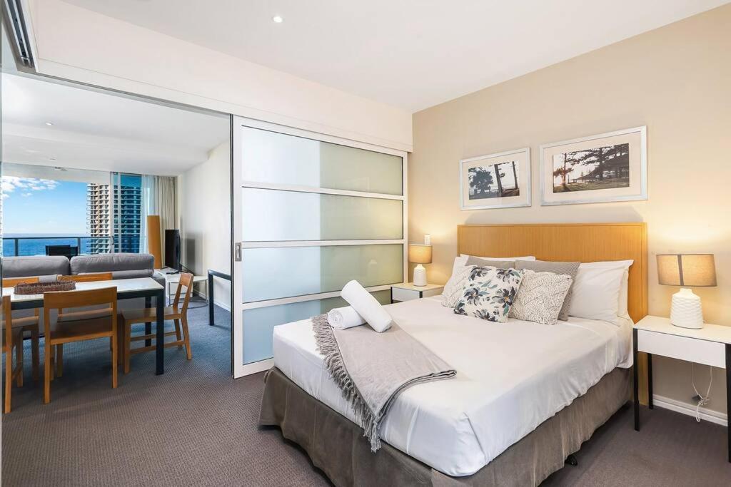 Paradise Living At Hilton With Stunning Ocean View * Gold Coast