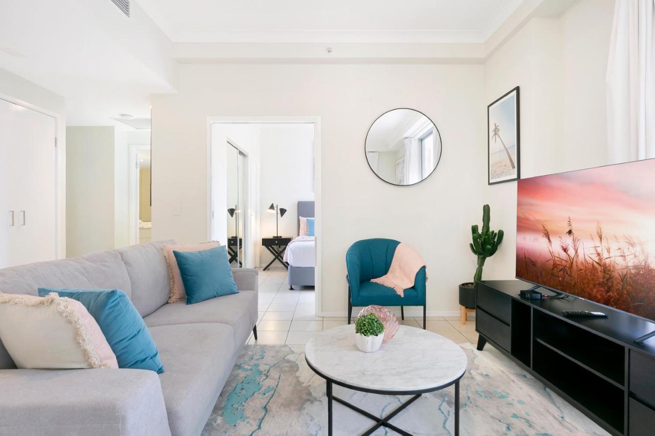 Apartment Iconic Chevron Renaissance Private Gold Coast