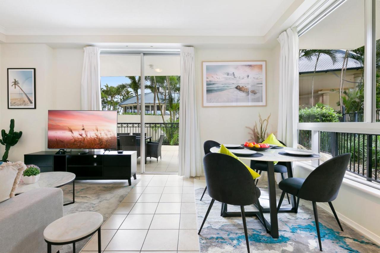 Iconic Chevron Renaissance Private *