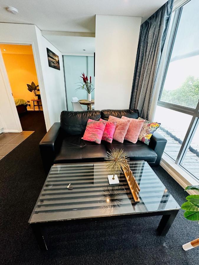 Sophisticated 1 Bedroom Apartment! *