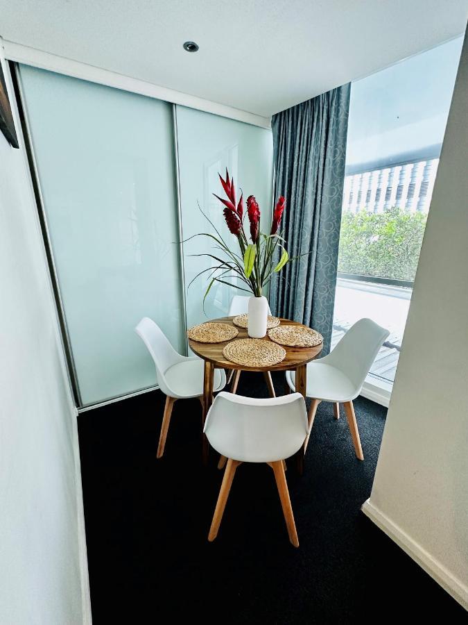 Sophisticated 1 Bedroom Apartment! Gold Coast