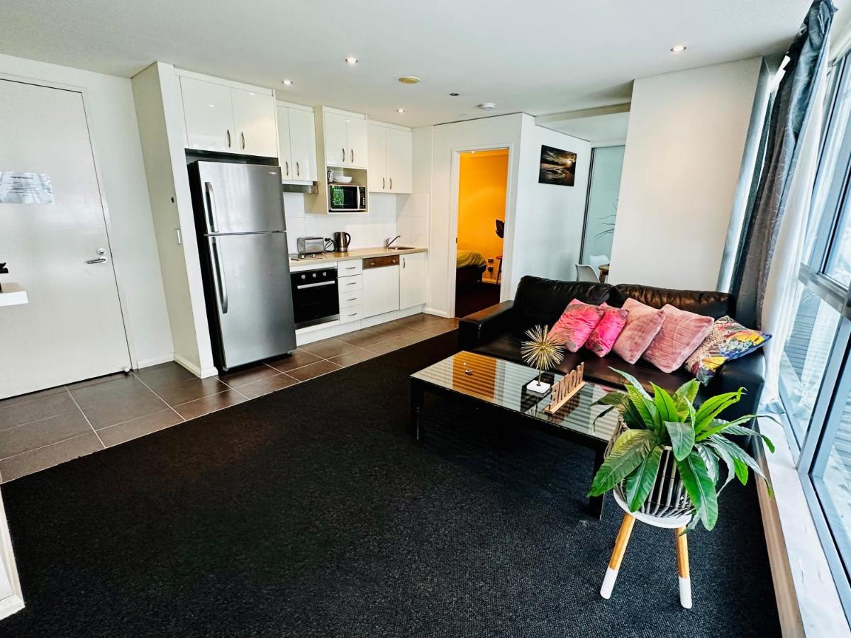 Apartment Sophisticated 1 Bedroom Apartment!