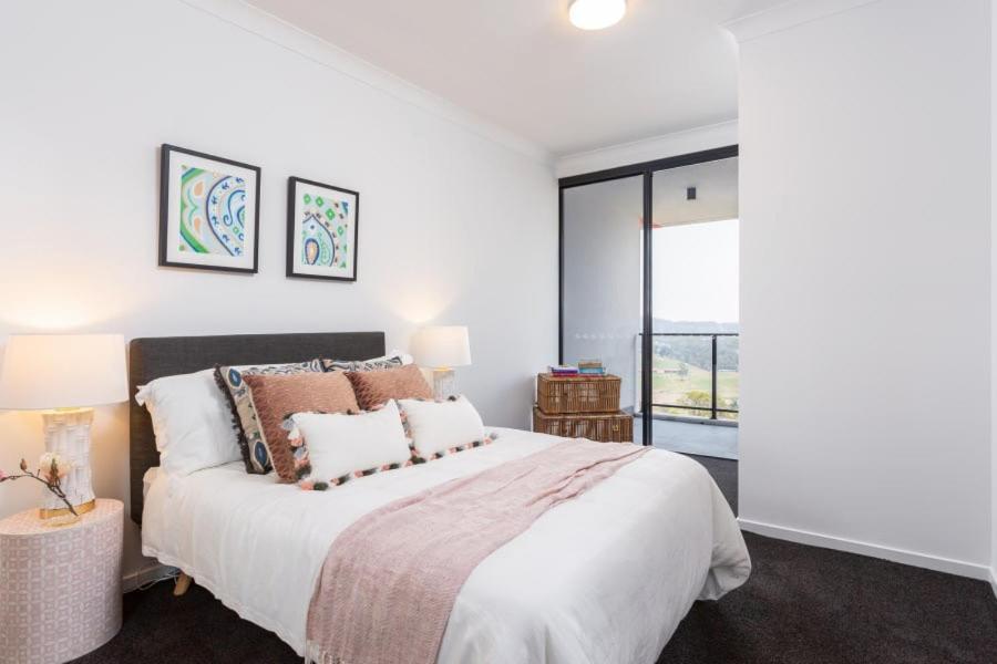 Luxury Private Queen With Balcony & Bathroom In Shared Panorama Apartment