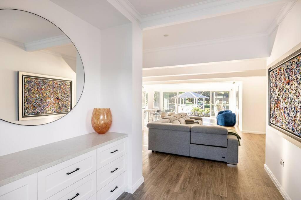 Chic Coastal Waterside Stunner! Holiday home