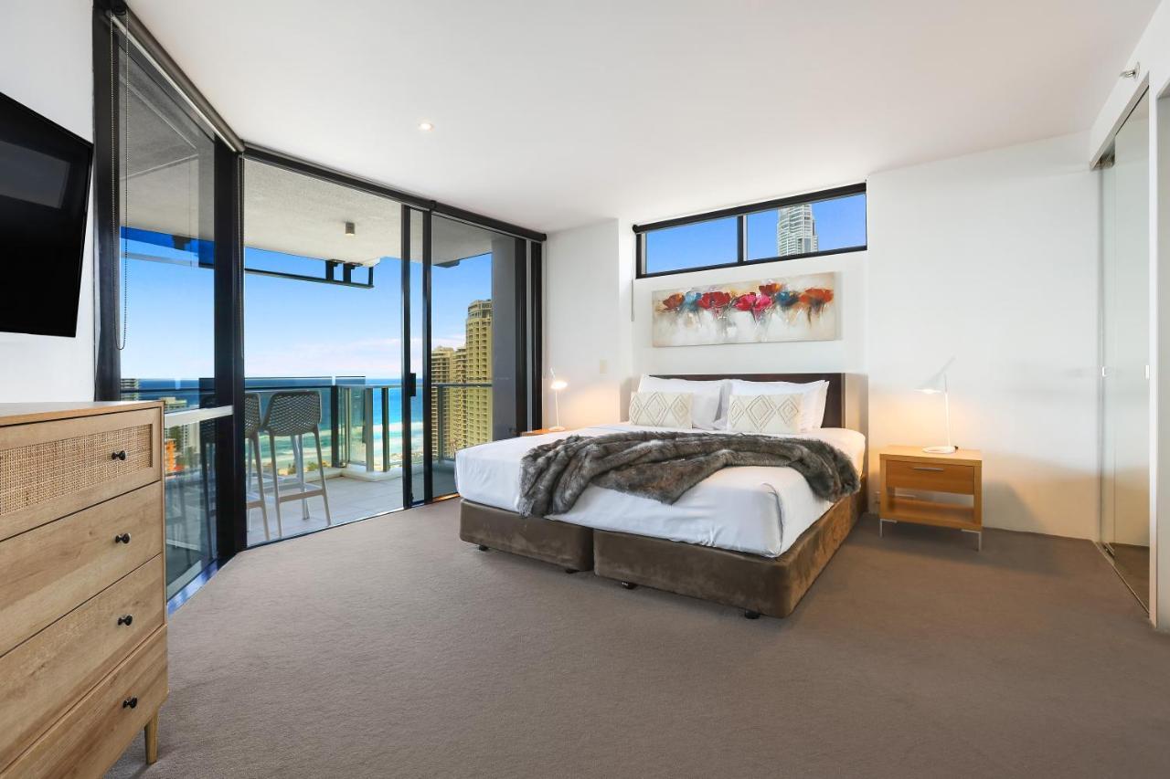 Circle On Cavill 2, 3, 4 & 5 Bedroom Skyhomes & Sub Penthouses By Holidays * Gold Coast