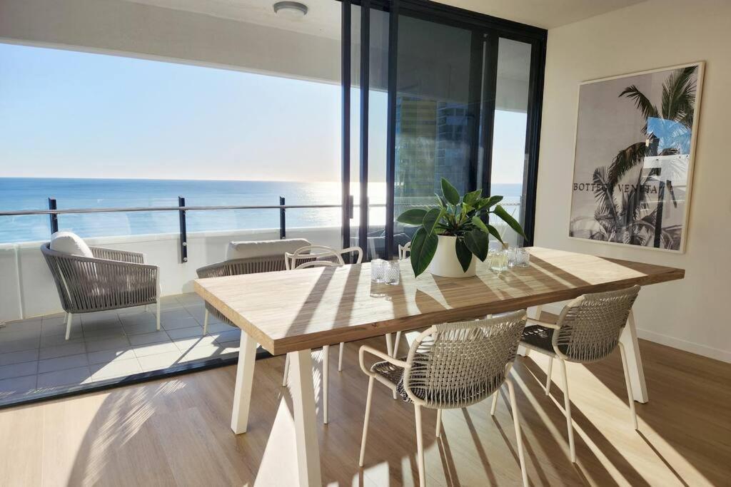 Apartment Modern Luxury With Breathtaking Ocean Views Gold Coast