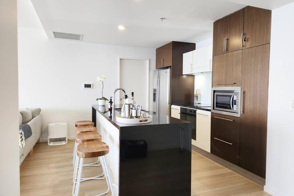 Modern Luxury With Breathtaking Ocean Views Apartment Gold Coast
