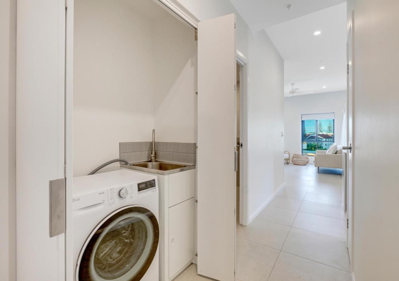 2 Bed Ocean View Apt, Parking, Wifi! 250m To Gold Coast