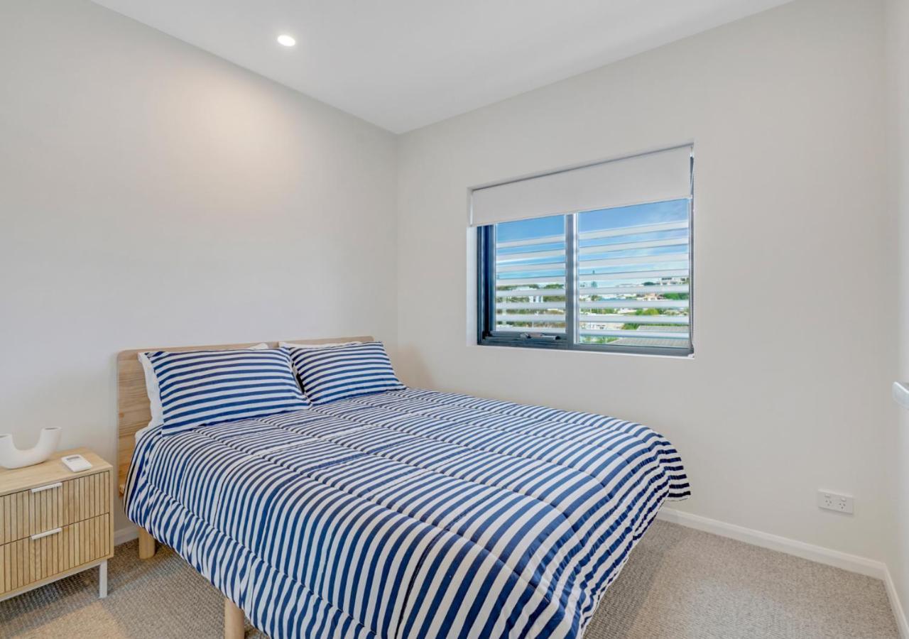 Apartment 2 Bed Ocean View Apt, Parking, Wifi! 250m To Gold Coast