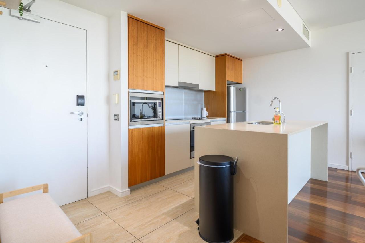 1br Sky Rise Surfers Stunner Gold Coast
