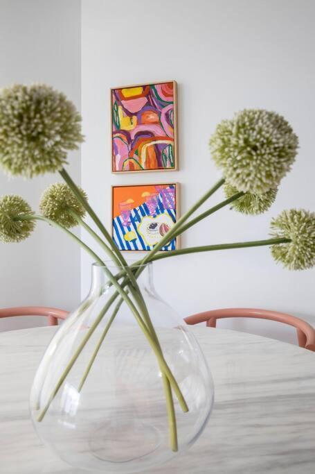 Blush On Broadbeach- Beachside And Pet Friendly, 3rd Floor Walk Up Apartment *
