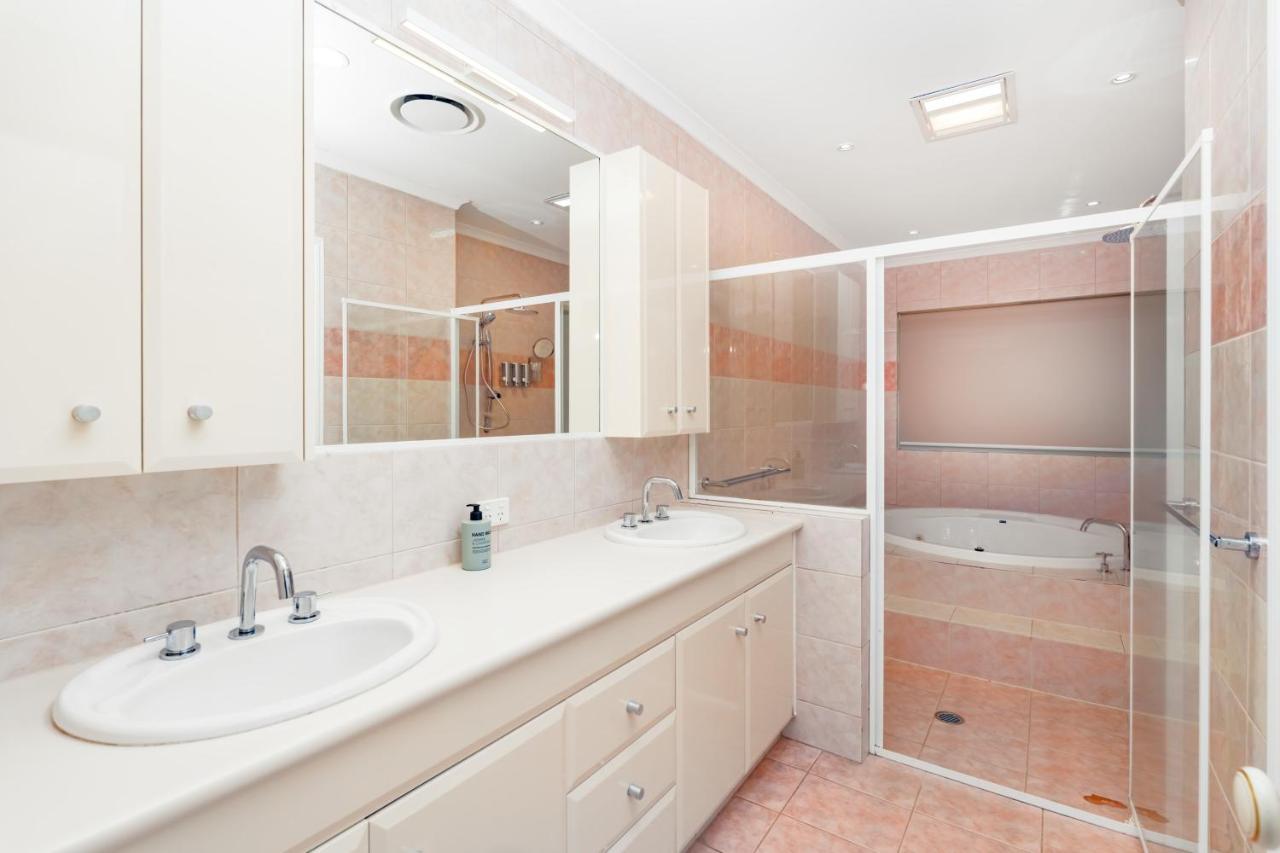 Panarama Waterview! Waterfront Luxury Heave In Gc *