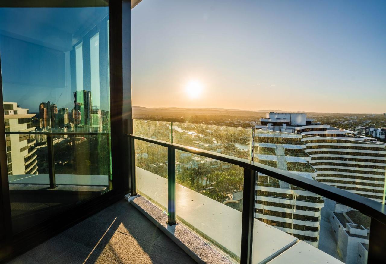 2 Bedroom Luxurious Family Next To Pacific Fair - Broadbeach Gc22