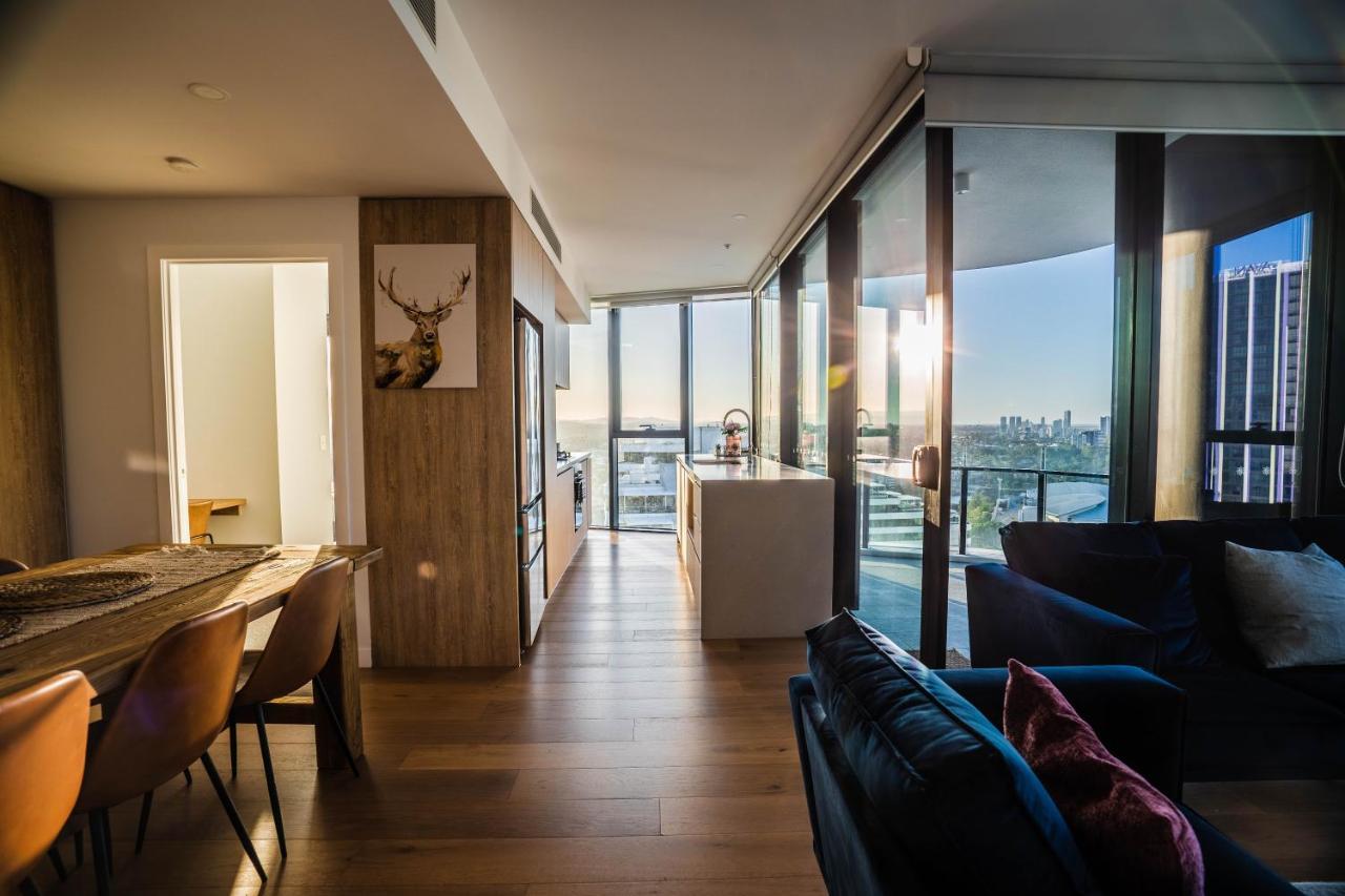 2 Bedroom Luxurious Family Next To Pacific Fair - Broadbeach Gc22 *
