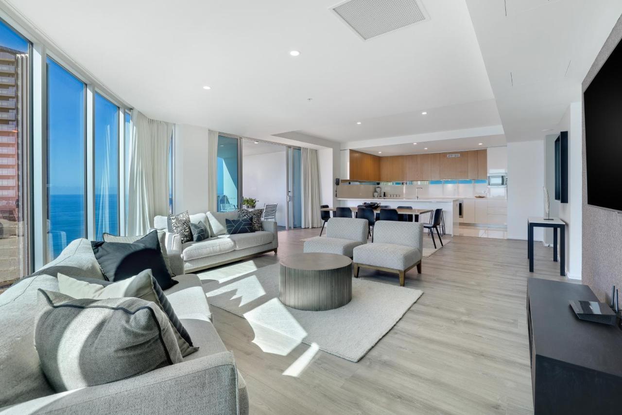 Hilton Panoramic Oceanview Sub-penthouse * Gold Coast