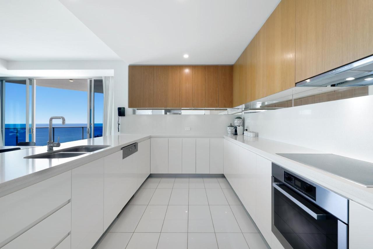 Hilton Panoramic Oceanview Sub-penthouse *