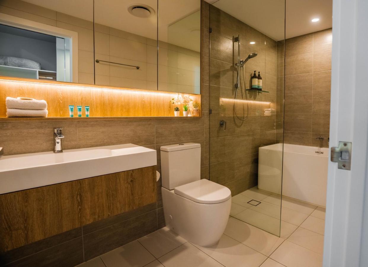 2 Bedroom Luxurious Family Next To Pacific Fair - Broadbeach Gc22