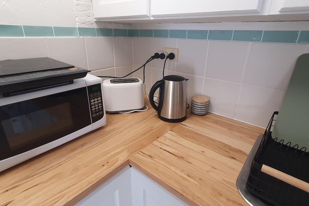Entire Guest - Is 1 And Half Km - Pets Welcome Guest house