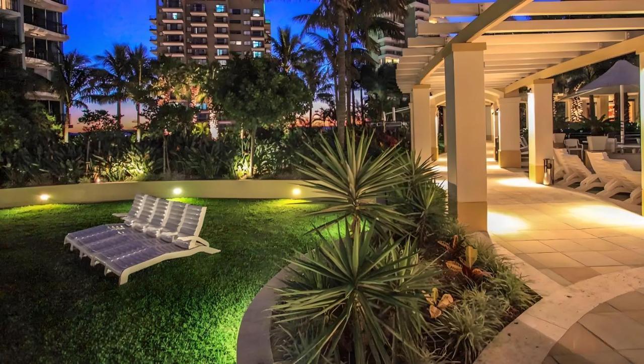 Iconic Chevron Renaissance Private *
