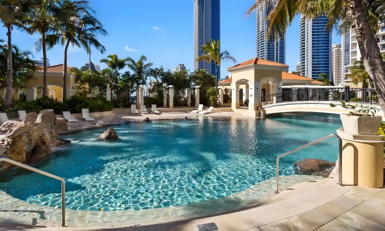 Iconic Chevron Renaissance Private Apartment *