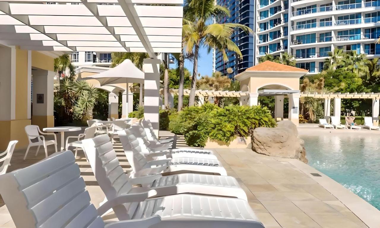 Iconic Chevron Renaissance Private
