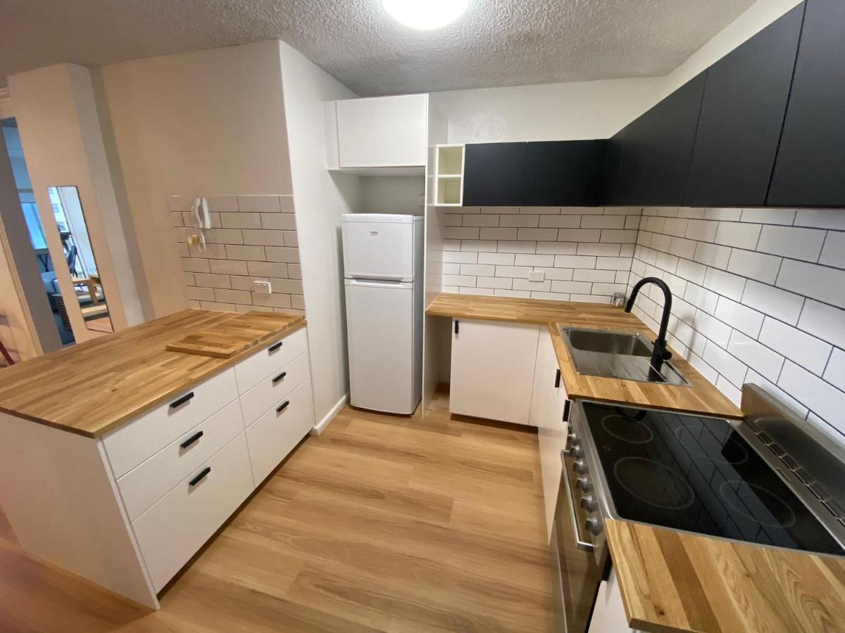 Surfers Private Apartment *