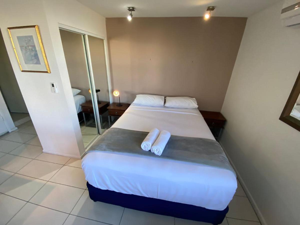 Surfers Private Apartment