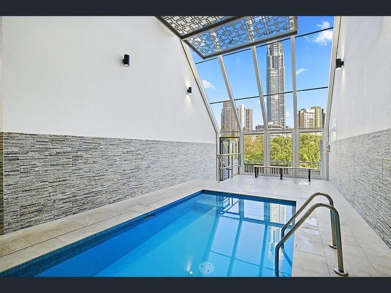 Large Surfers Paradise With Fantastic Views Apartment *