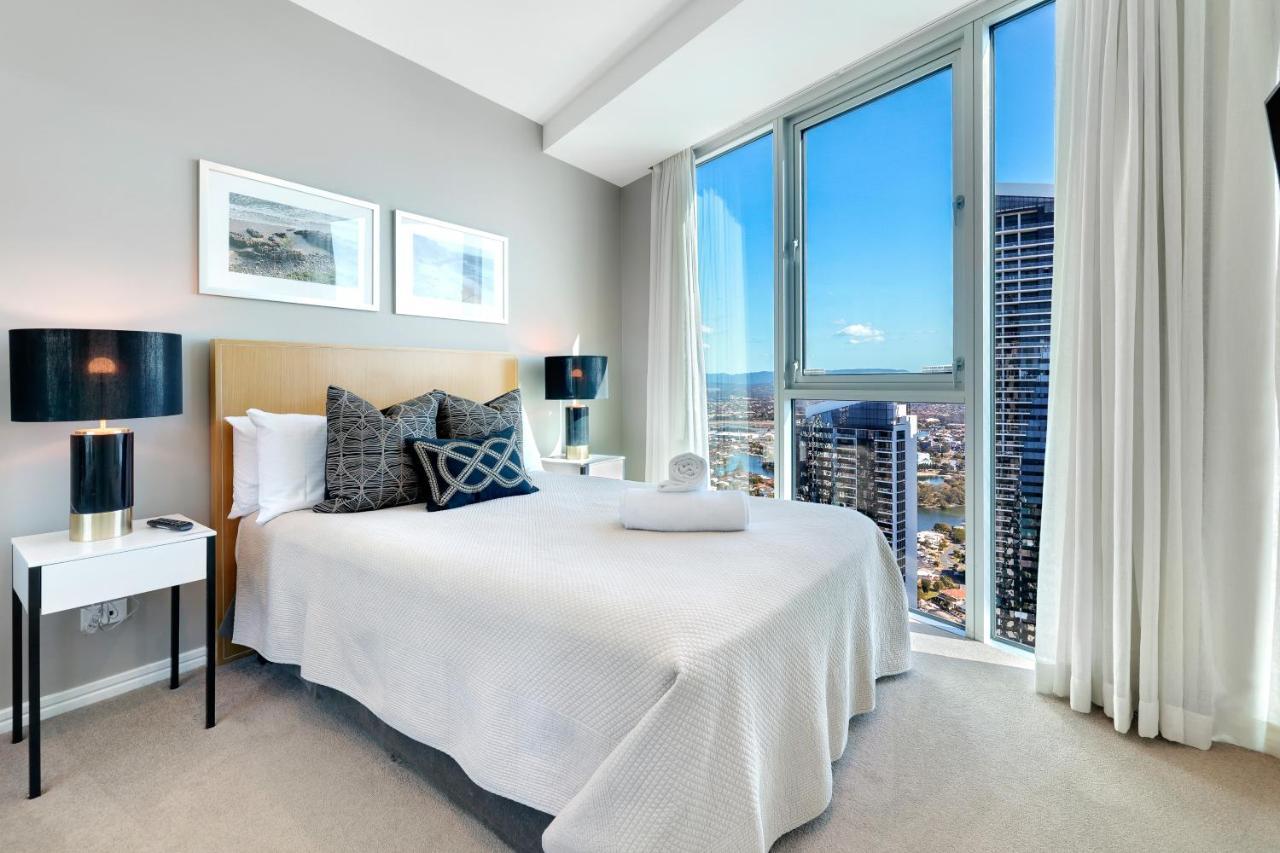 Hilton Panoramic Oceanview Sub-penthouse Apartment