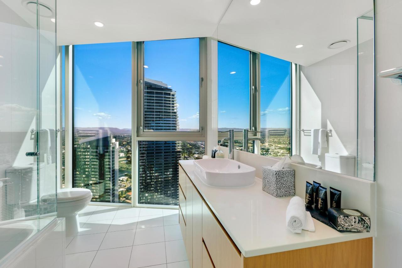 Hilton Panoramic Oceanview Sub-penthouse Apartment *