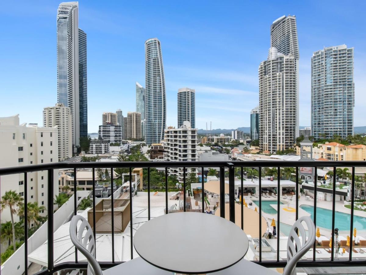 Amazing With Views At Prime Location Gold Coast