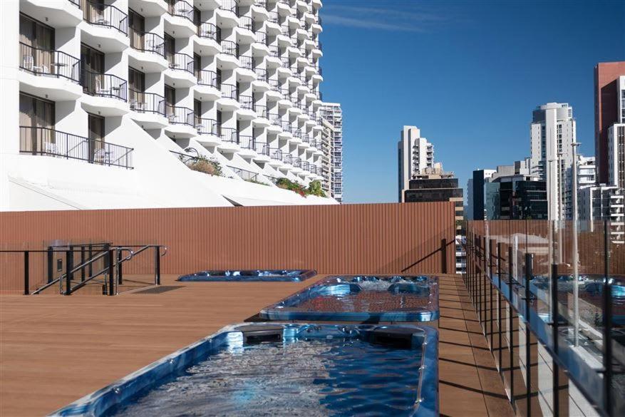 Amazing With Views At Prime Location Apartment Gold Coast