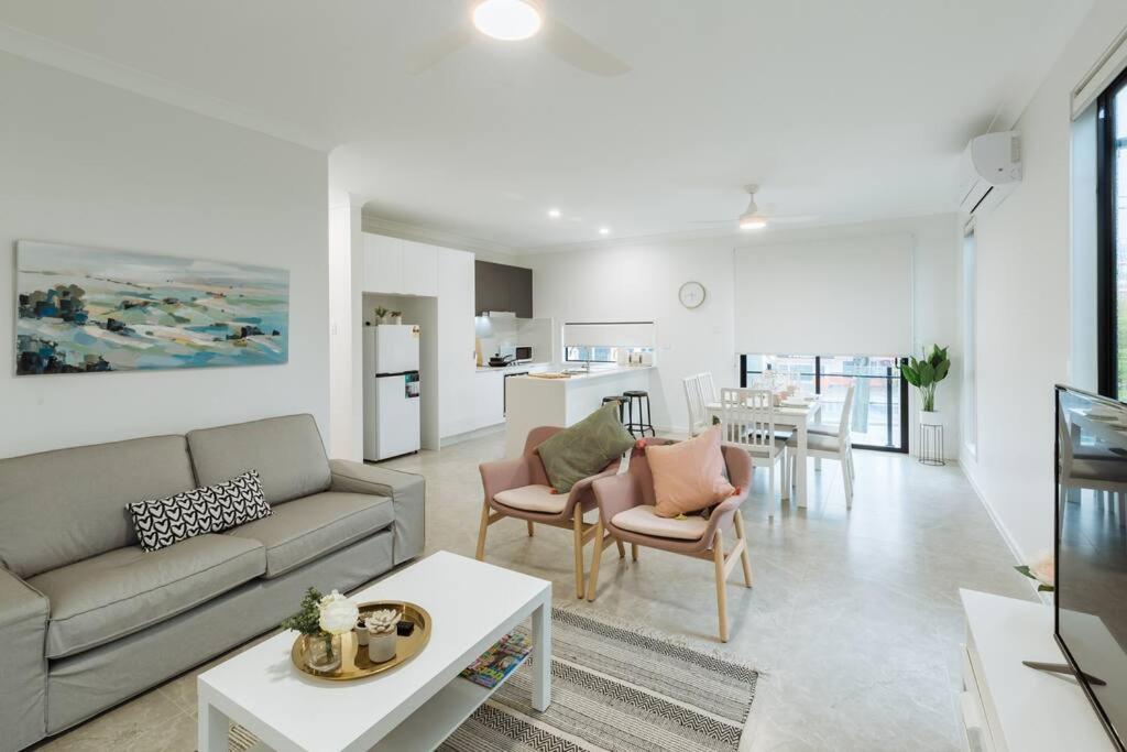 Spacious Modern And Cozy 3bd Townhouse At Great Location * Gold Coast