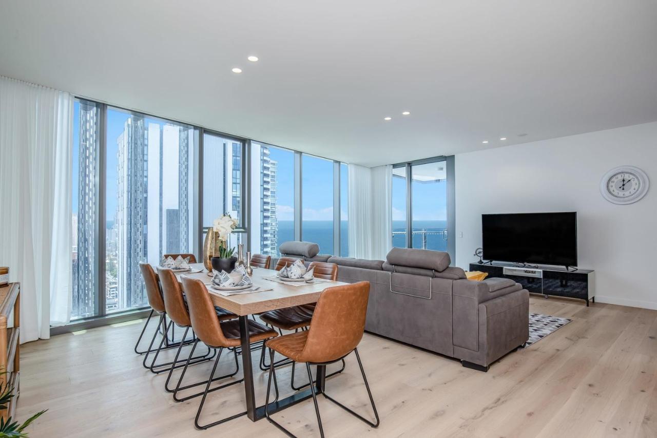 Luxurious Seaside 4br Skyhome With Panoramic Views *