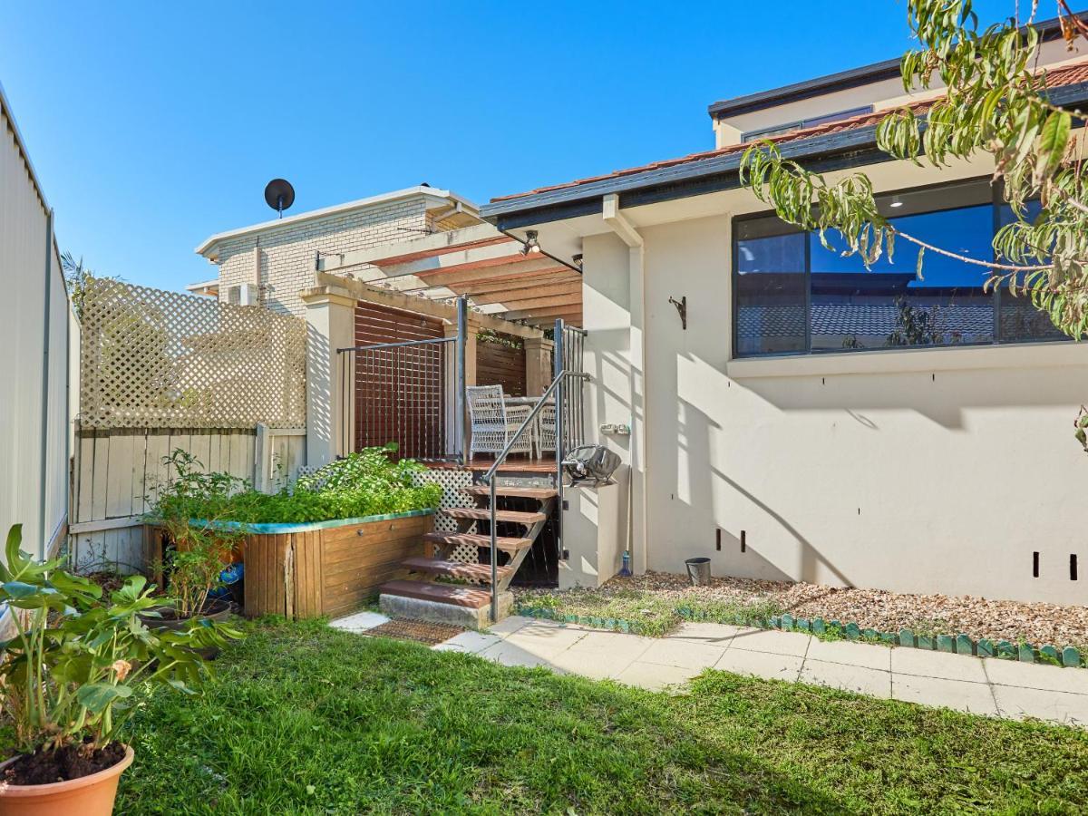 Large, Light, Dog Friendly 600m To Burleigh Gold Coast