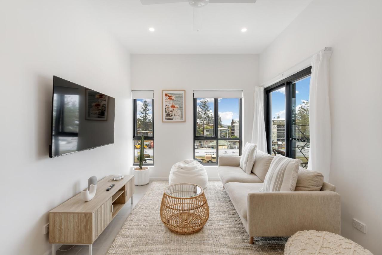 2 Bed Ocean View Apt, Parking, Wifi! 250m To * Gold Coast