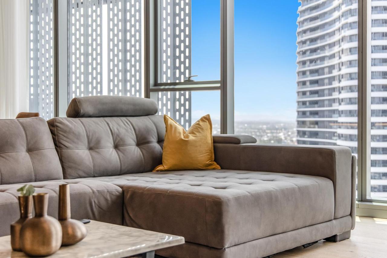 Luxurious Seaside 4br Skyhome With Panoramic Views *