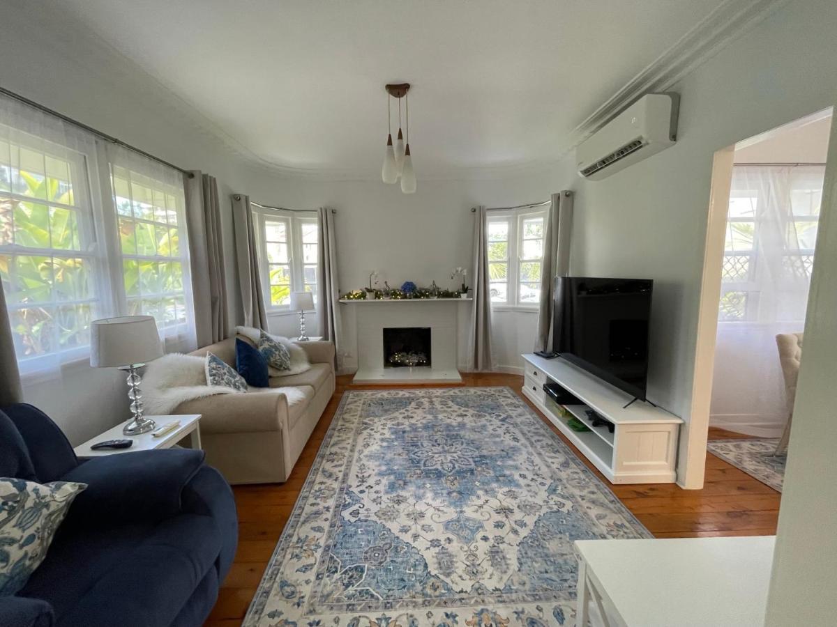 Holiday home House 100ms To Freshly Renovated New Appliances