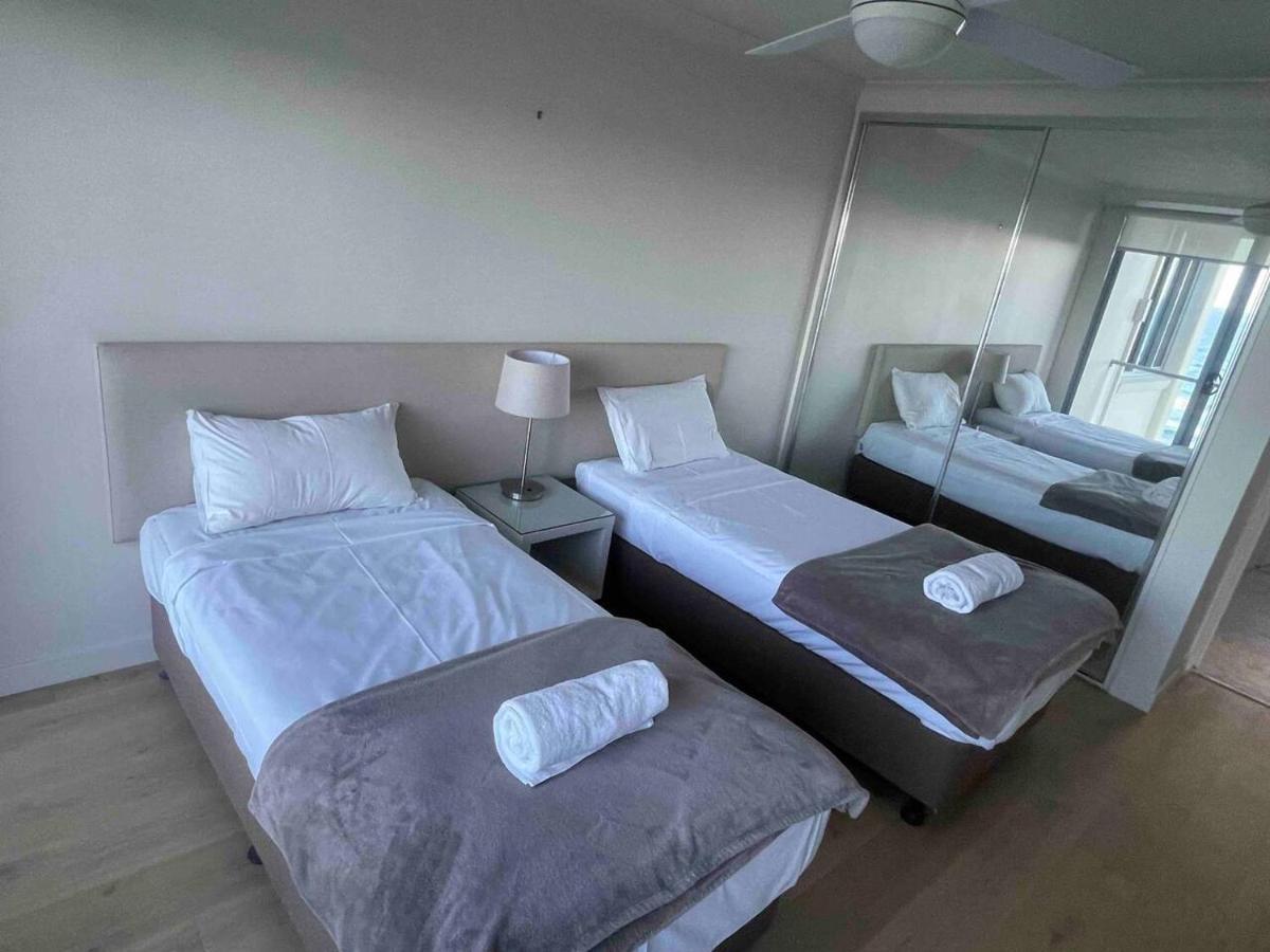 Absolute Frontage Two Bedroom * Gold Coast