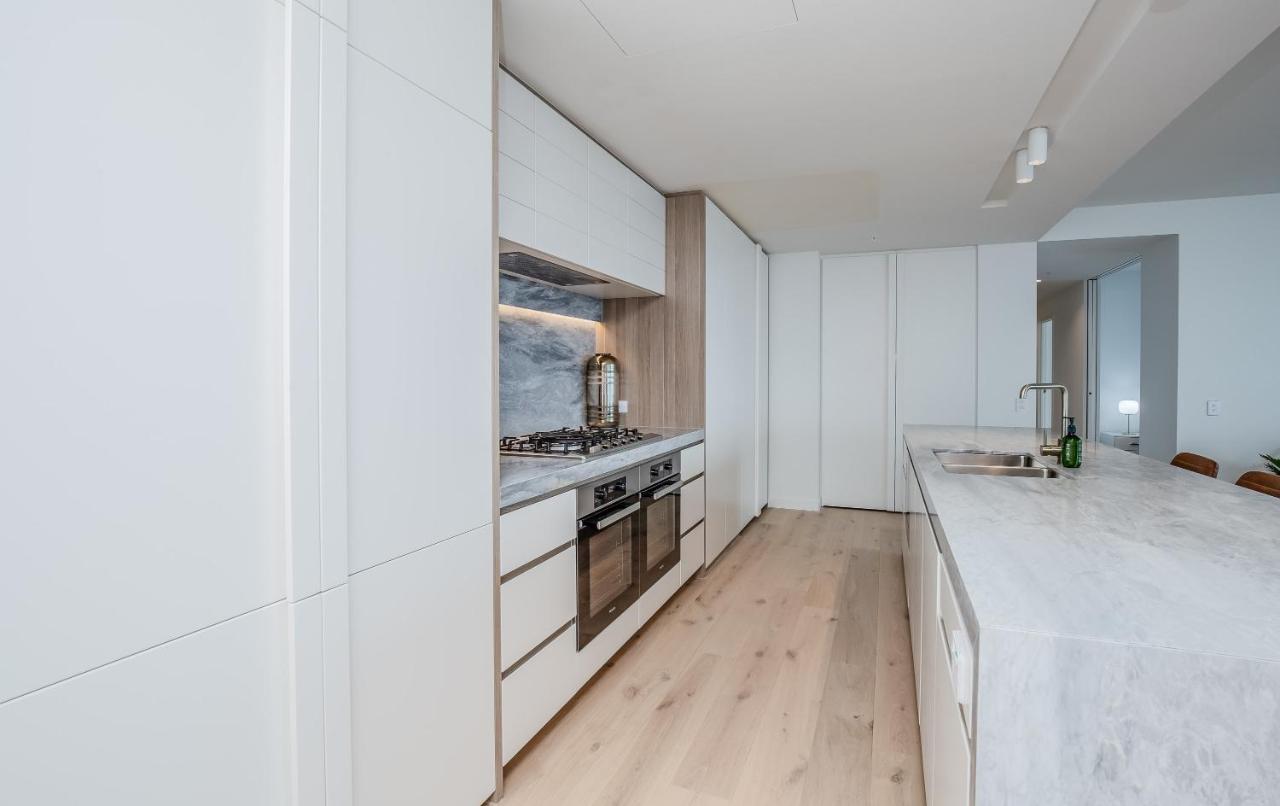 Luxurious Seaside 4br Skyhome With Panoramic Views Gold Coast