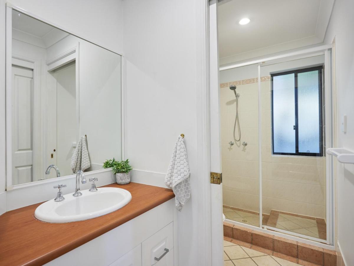 Holiday home Large, Light, Dog Friendly 600m To Burleigh