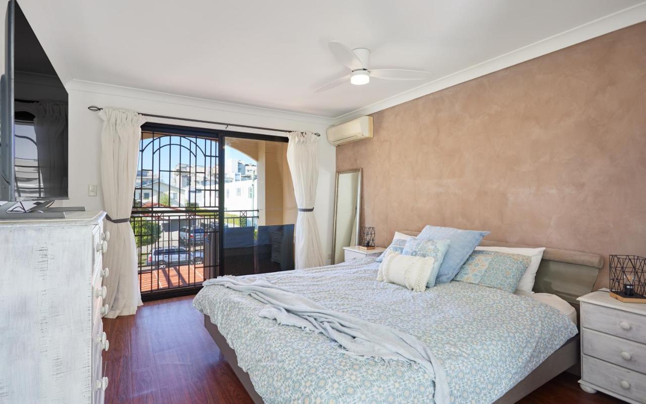 Large, Light, Dog Friendly 600m To Burleigh * Gold Coast