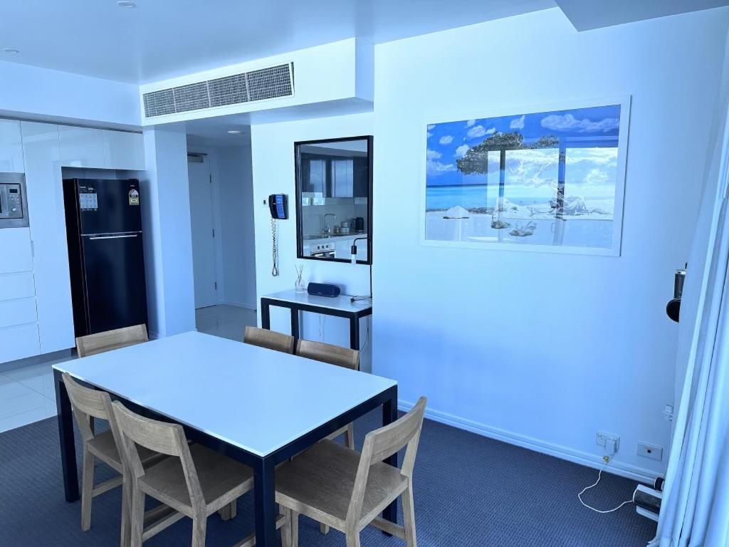 Luxury Apartment- With Water Views From Every Direction Apartment