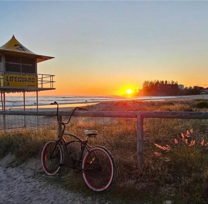 Beachfront Bliss, 3br Kirra Oasis- Pool And Sauna Apartment Gold Coast