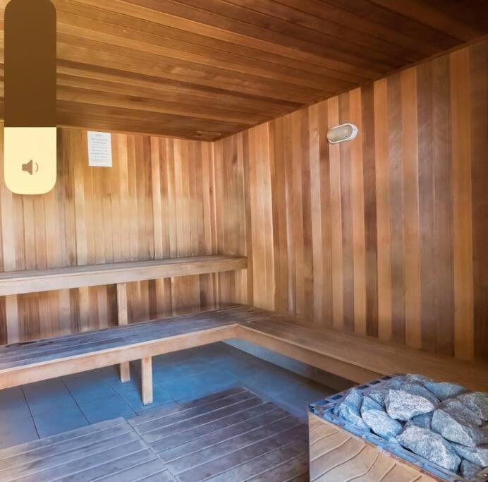 Apartment Beachfront Bliss, 3br Kirra Oasis- Pool And Sauna *