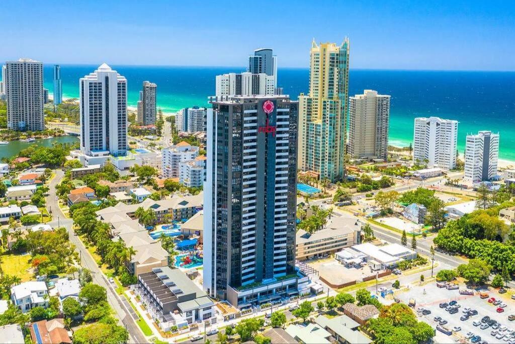 Modern 1 Brm With Pool Close To Beach * Gold Coast